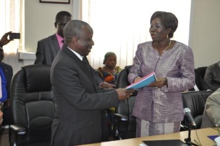 Passation de charges au ministère de l`Enseignement technique et de la formation professionnelle: Kandia Camara passe le flambeau à Albert Flindé